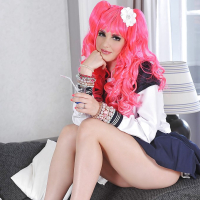 Lovely babe Candy Sweet spreading pussy and trying to please herself