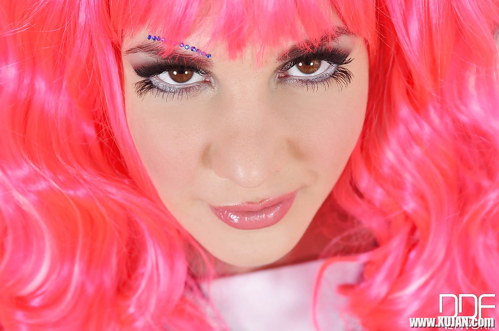Giggly babe Candy Sweet adores fingering and spreading wet vagina - Photo #894803