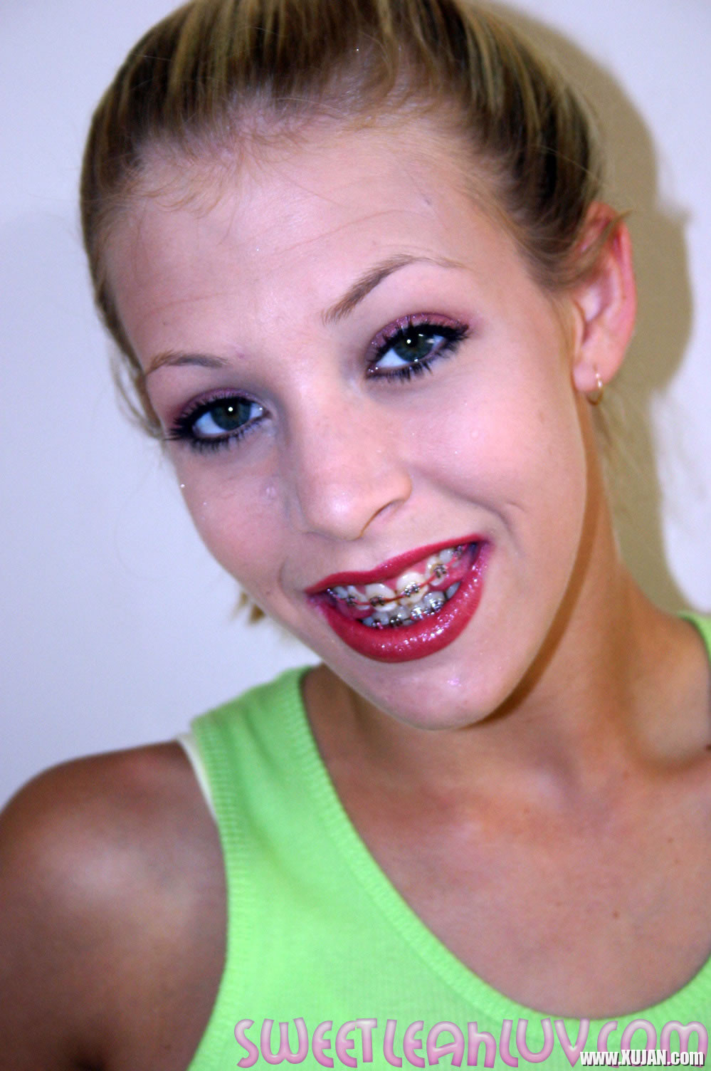 Petite blond Leah Luv gets nasty with strawberries - Photo #900143