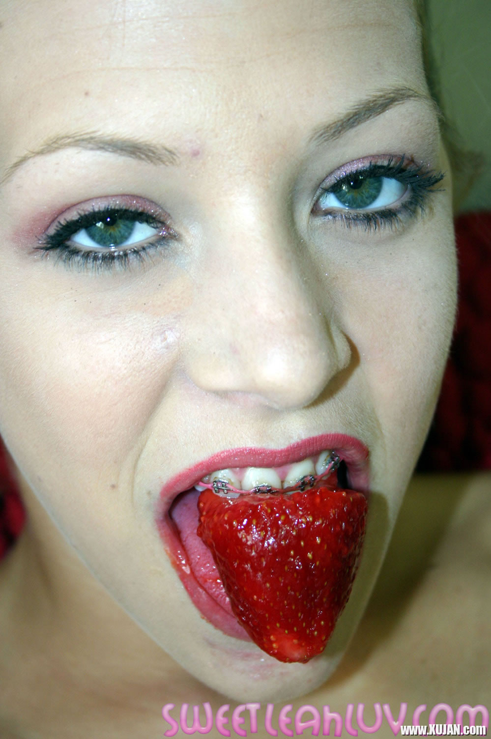 Petite blond Leah Luv gets nasty with strawberries - Photo #900150