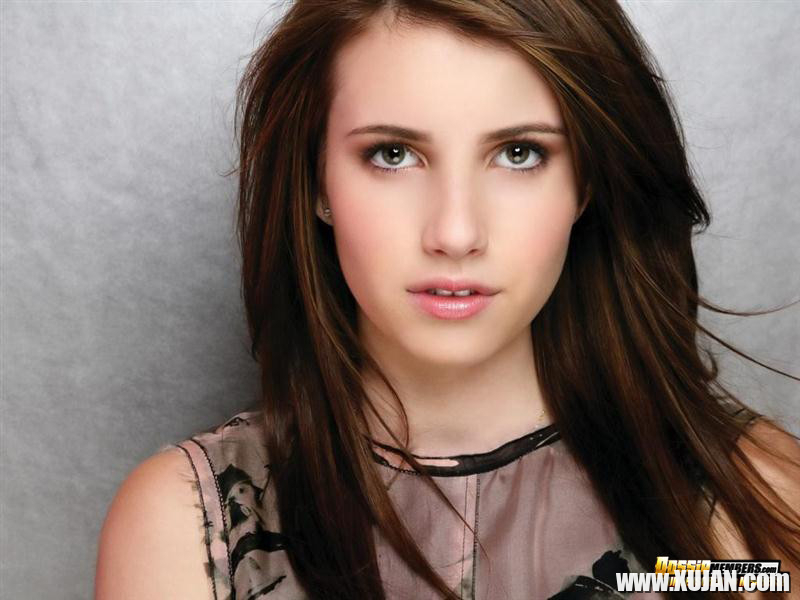 Emma exposes her bobbies in fantasy photos - Photo #903805