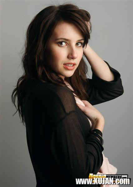 Emma exposes her bobbies in fantasy photos - Photo #903808