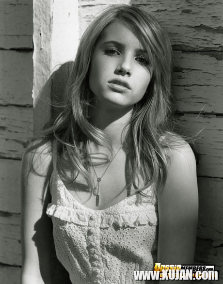 Emma exposes her bobbies in fantasy photos - Photo #903812