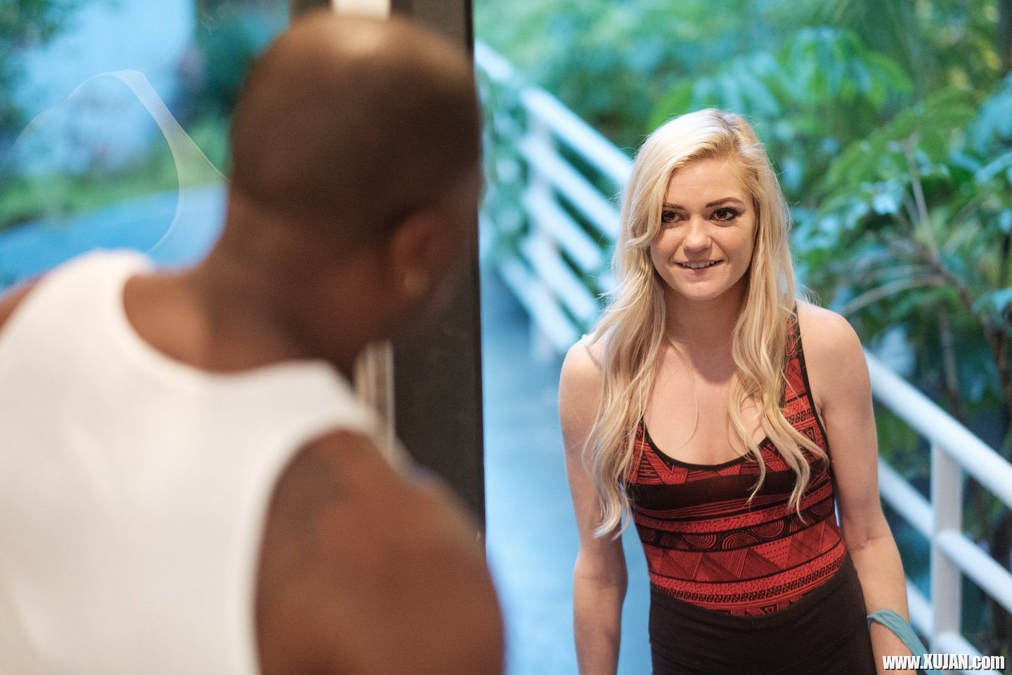Chloe Foster gets talked into Sucking a Black Shaft - Photo #903965