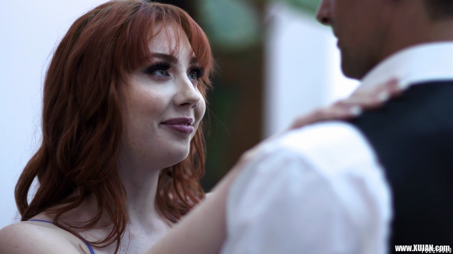 Filthy redhead babe Arietta Adams deepthroats then rides a big wiener - Photo #908286