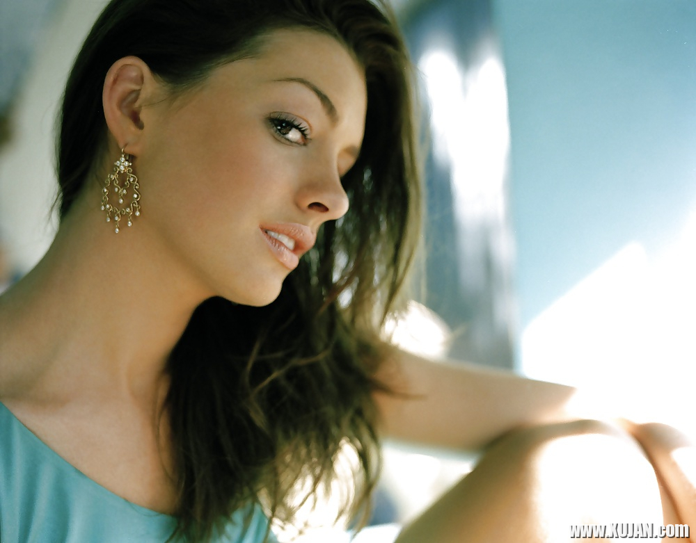Oh my the lovely Anne Hathaway - Photo #910195