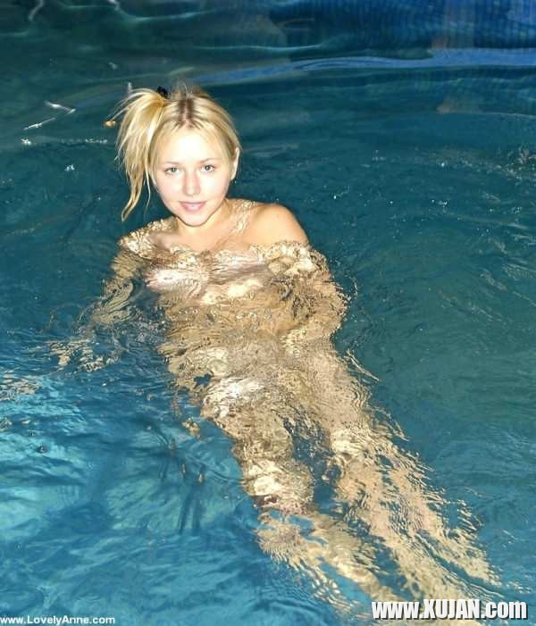 Lovely Anne swimming in the pool - Photo #910281