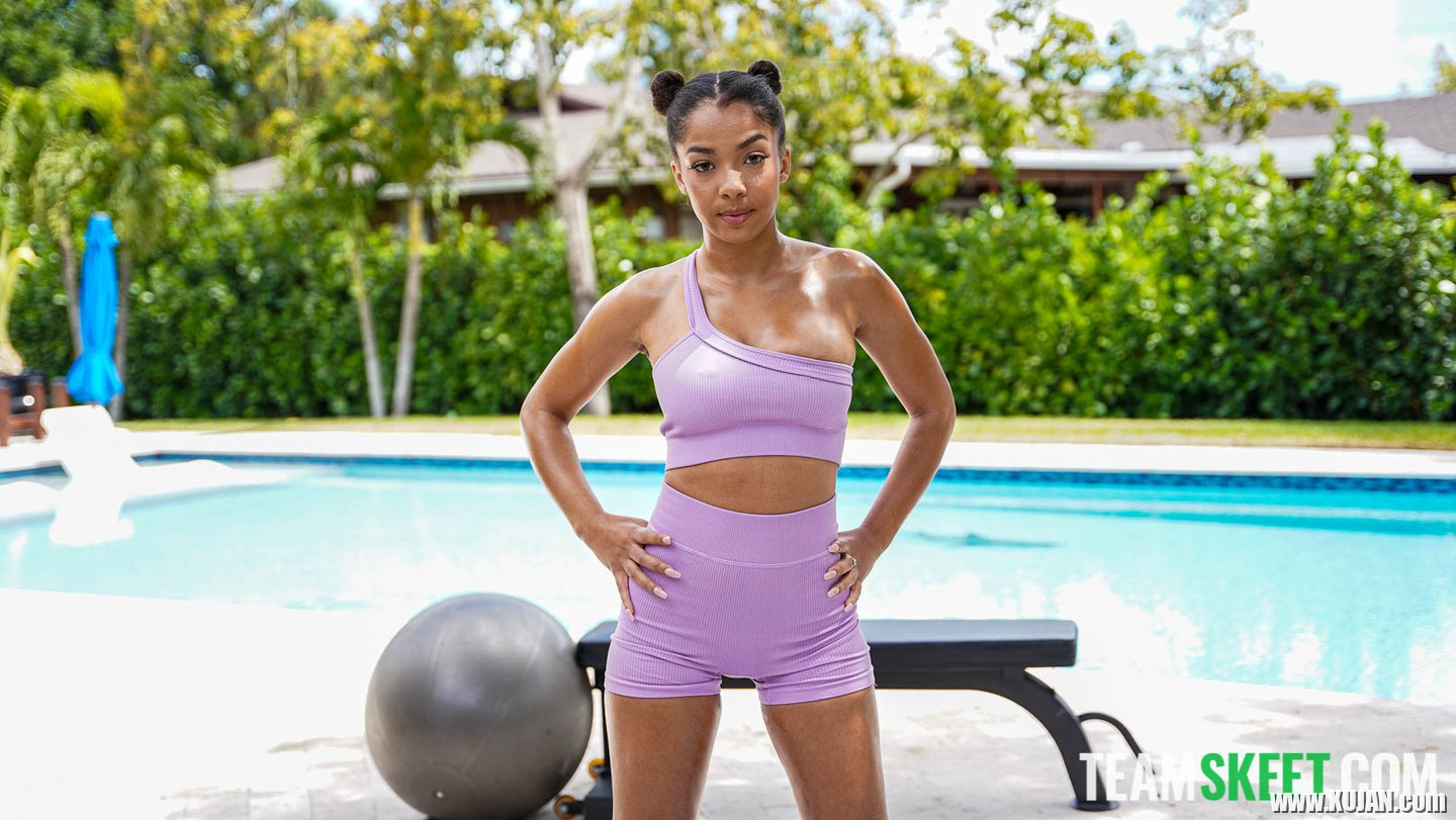 Gorgeous Malina Melendez spreads wide for deep dicking by the pool - Photo #912375
