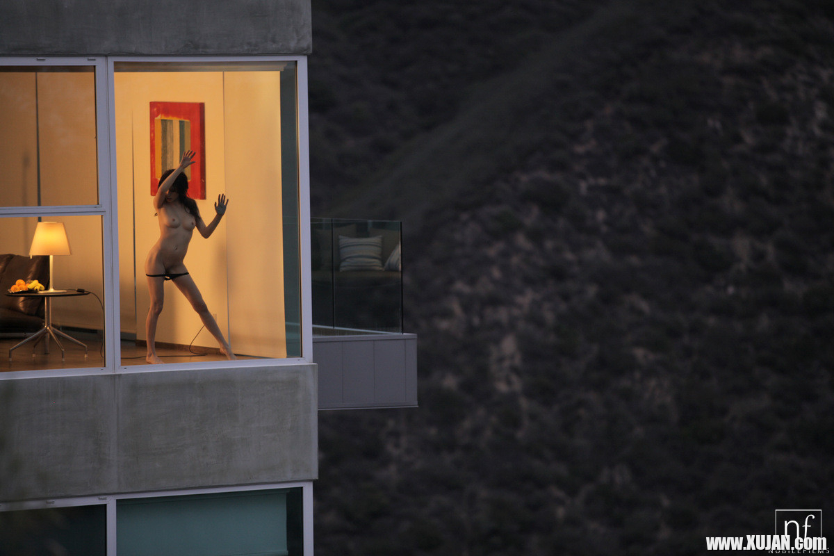 Watch through an open window as brunette babe Aiden Ashley squee - Photo #913049