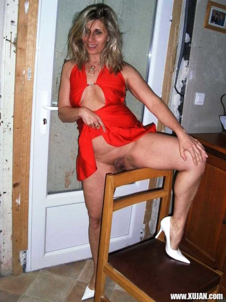 Slutty Milf Lisa Flashing Outside - Photo #913472