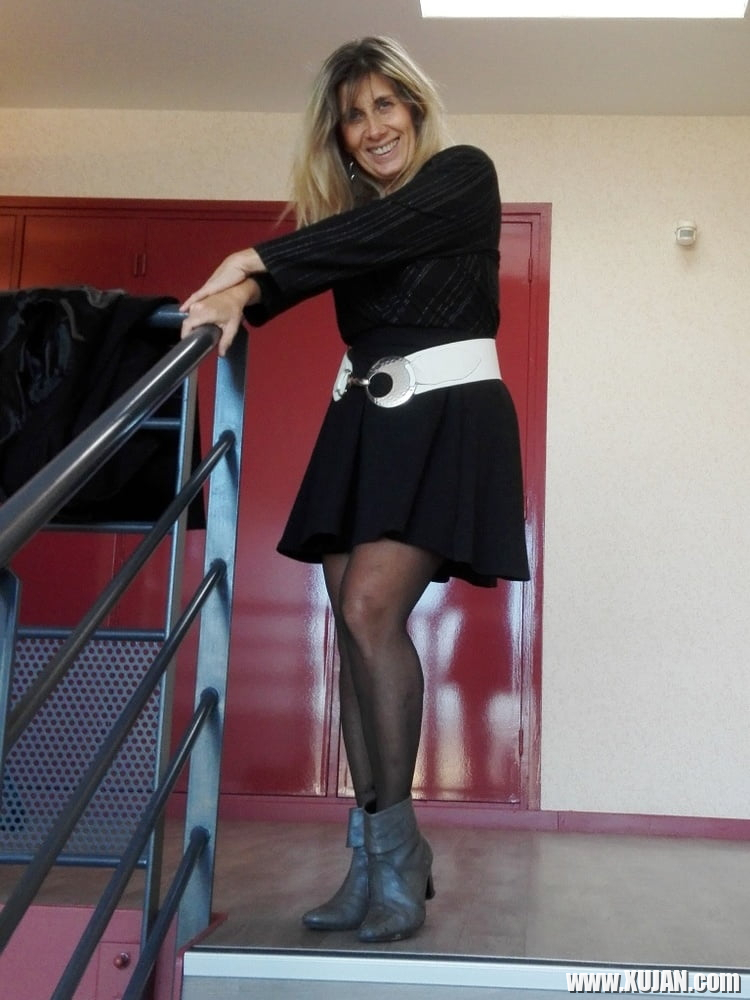 Slutty Milf Lisa Flashing Outside - Photo #913493