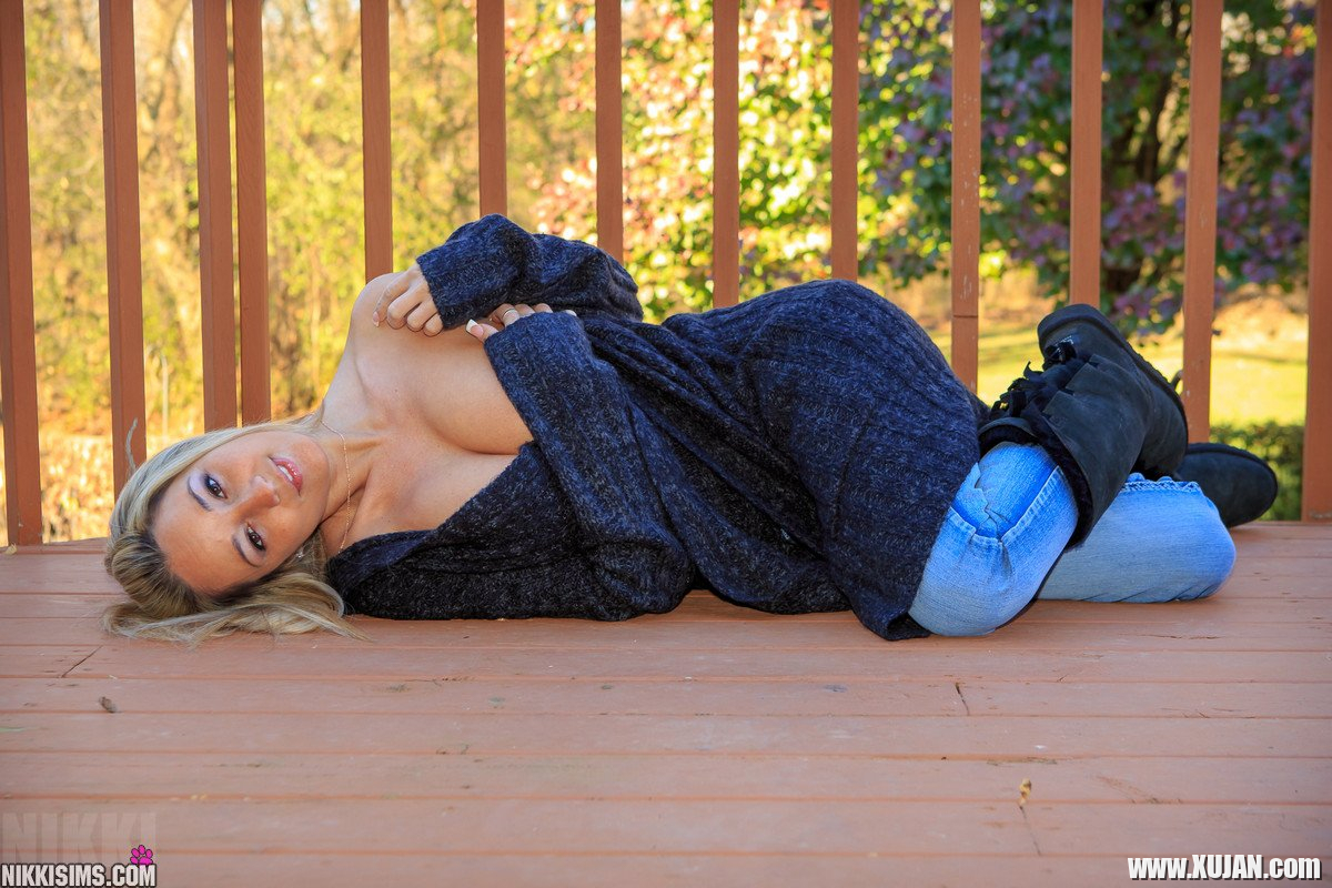 Nikki Sims loves flaunting her Boobs on the Deck - Photo #914078