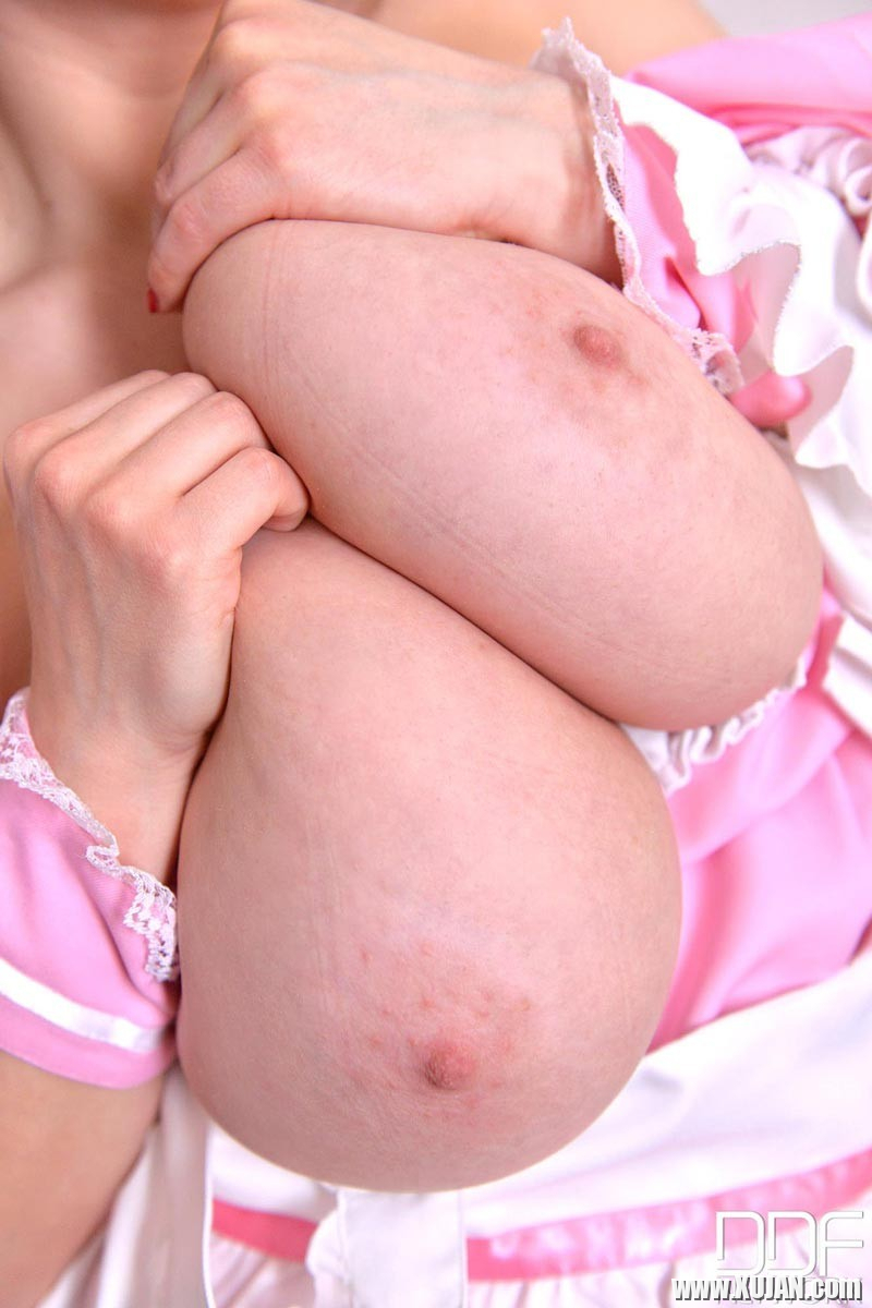 Busty maid with monster tits - Photo #924291