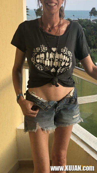 Wives in Daisy Dukes - Photo #925761