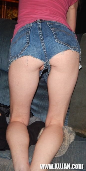 Wives in Daisy Dukes - Photo #925767