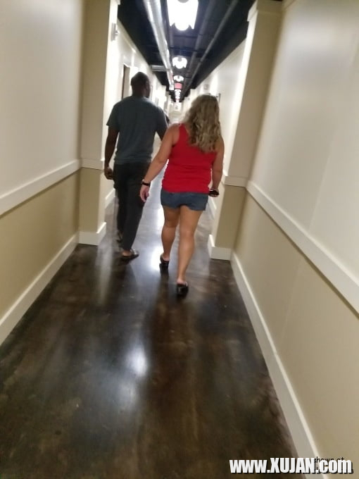 Wives in Daisy Dukes - Photo #925785