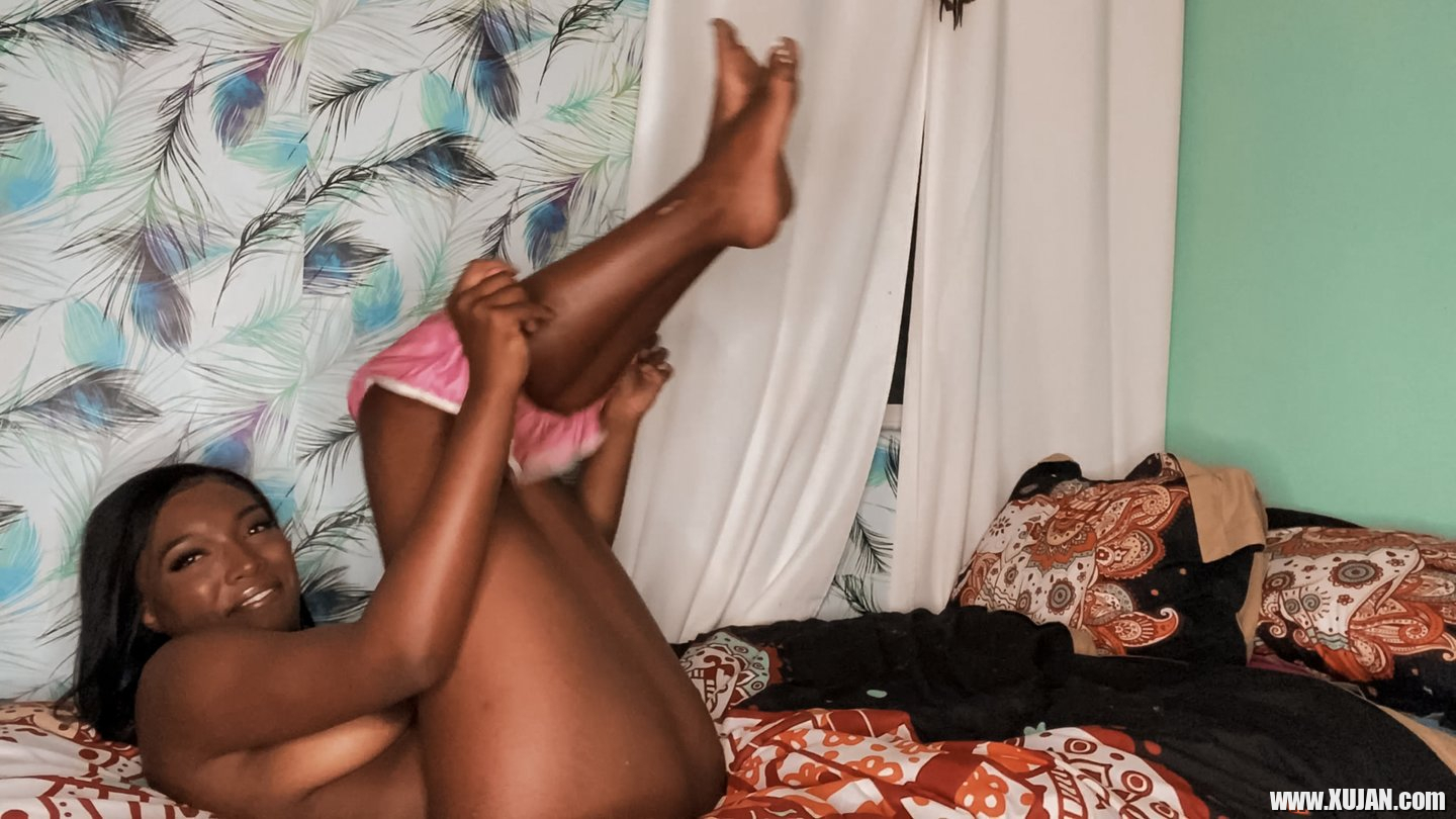Hot girl Daya Knight drops down her pink lingerie - Photo #928310