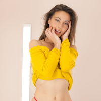 Lorena Garcia plugs her tight Butthole with a Toy