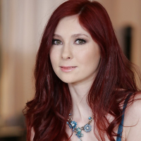 Pretty redhead babe Kattie Gold masturbates her hairy twat close up