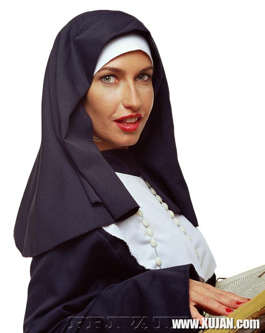 Pornstar SOPHIE EVANS takes the veil of nun - Photo #939416