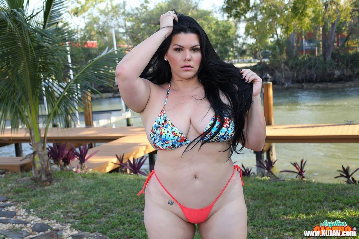 Angelina Castro spreads her beefy Ass Cheeks wide - Photo #941126