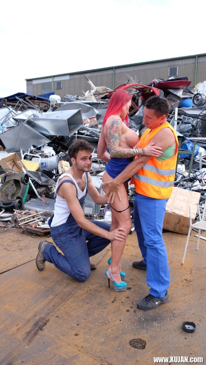 Horny redhead Julia Exclusiv gets plundered by shady guys in garbage yard - Photo #944636