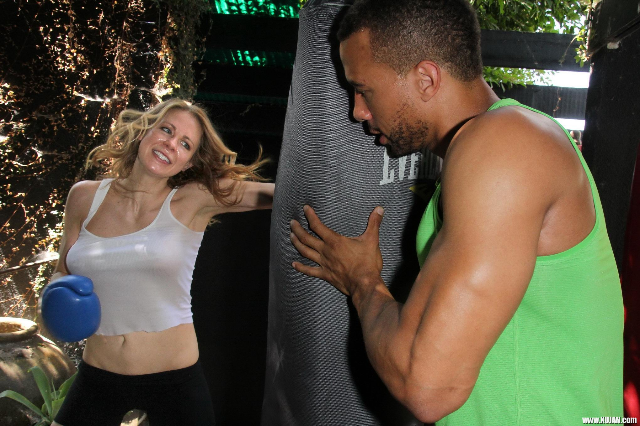 Maitland Ward shows off her big boobs wearing a sweaty cthru tank top for a work - Photo #950699