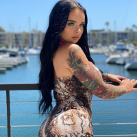 Busty chick Ivy Rose performs a sloppy blowjob