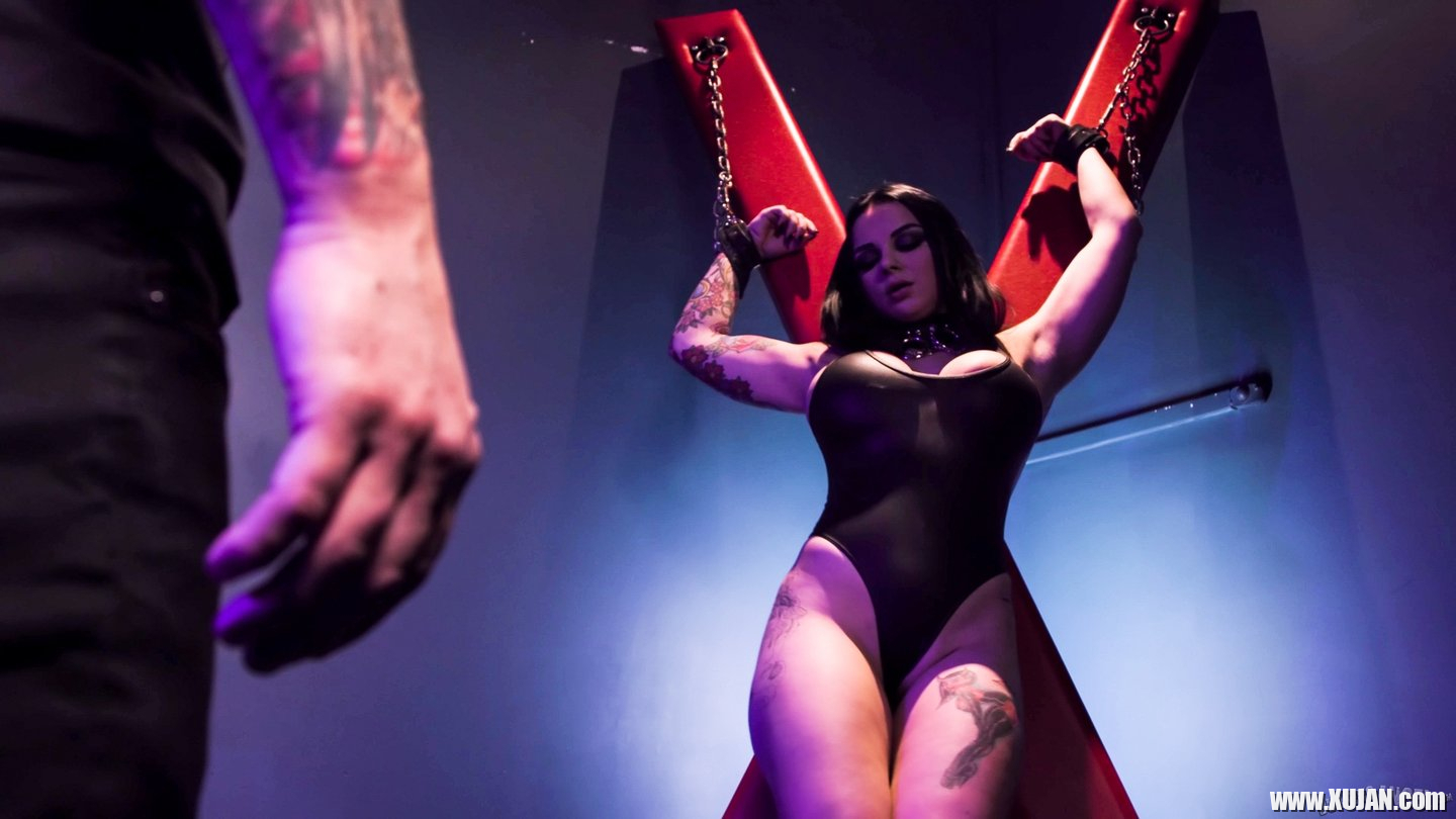 Ivy Rose gets dominated and plundered in Dungeon - Photo #954043