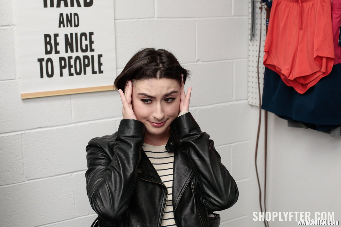 Nasty Angeline Red gets exposed by security guard - Photo #966393
