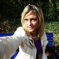 Blonde Klarisa Leone shows her hot Body outside