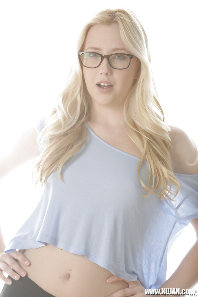 Teen blonde Samantha Rone is slowly undressing her cute panties - Photo #968694