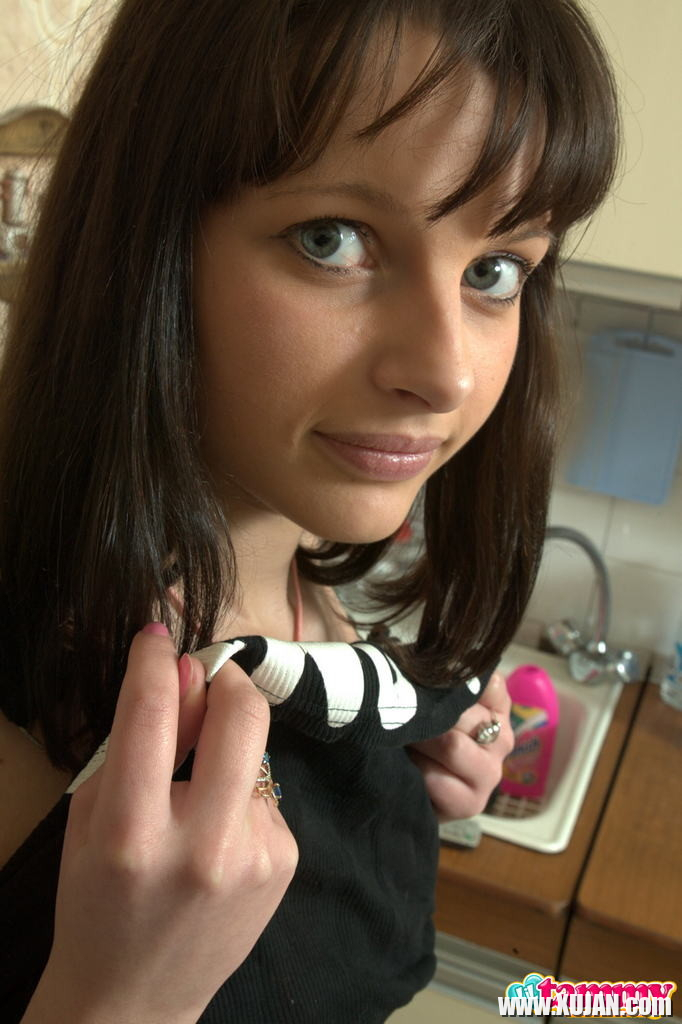 Eighteen year old drops panties in laundry room - Photo #972157