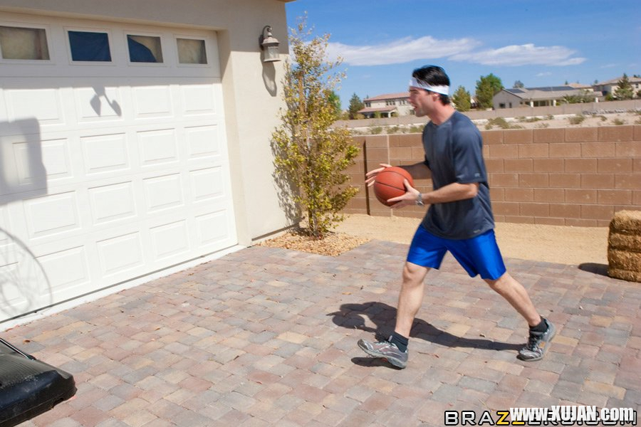 Big titted MILF in lingerie Brooke Haven gets fucked from behind - Photo #973378