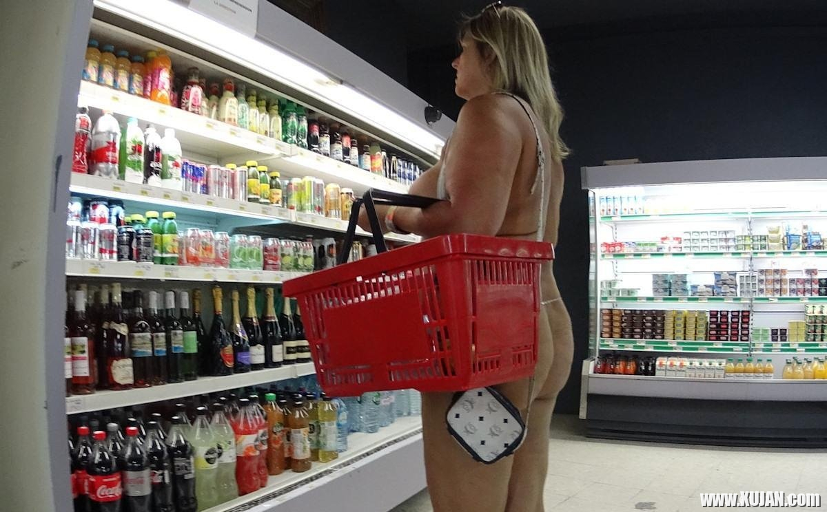 chubby nude Chrissy takes a naturist holiday to the Cap dagde - Photo #975087