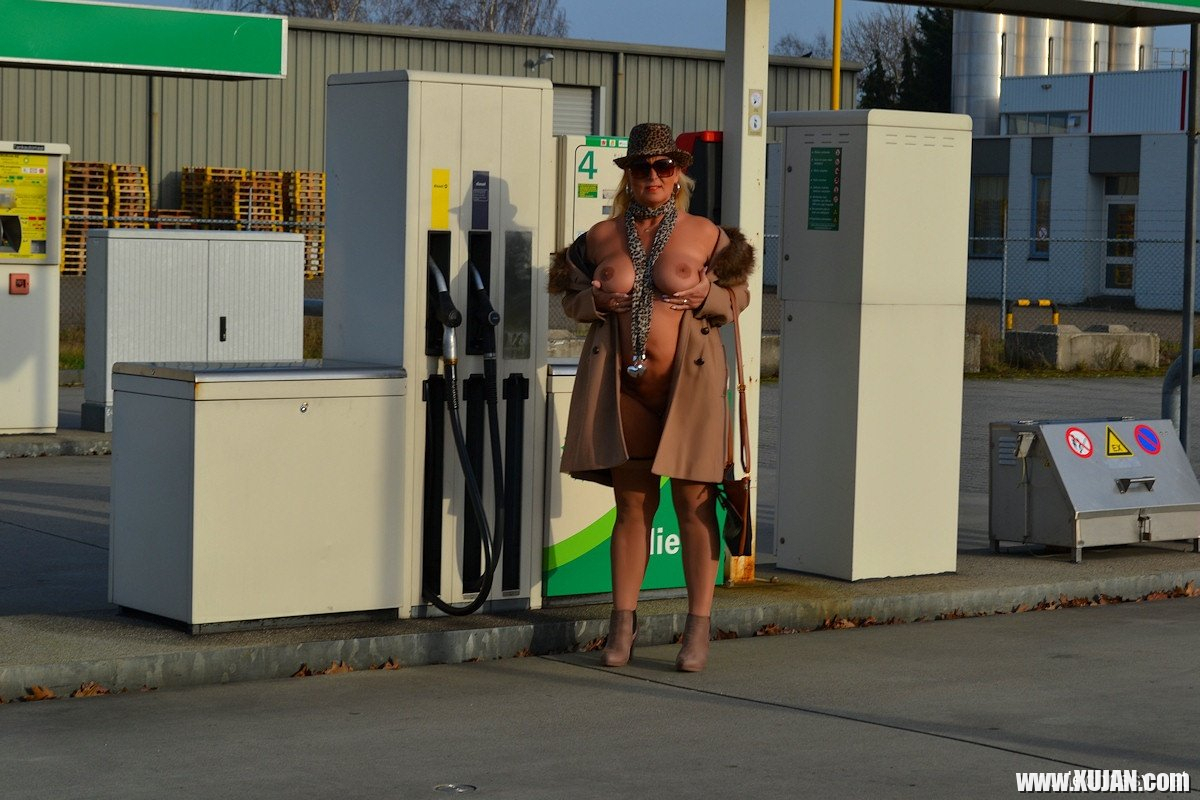 Busty Nude Chrissy goes for a naturist walk wearing only a fur coat - Photo #975109