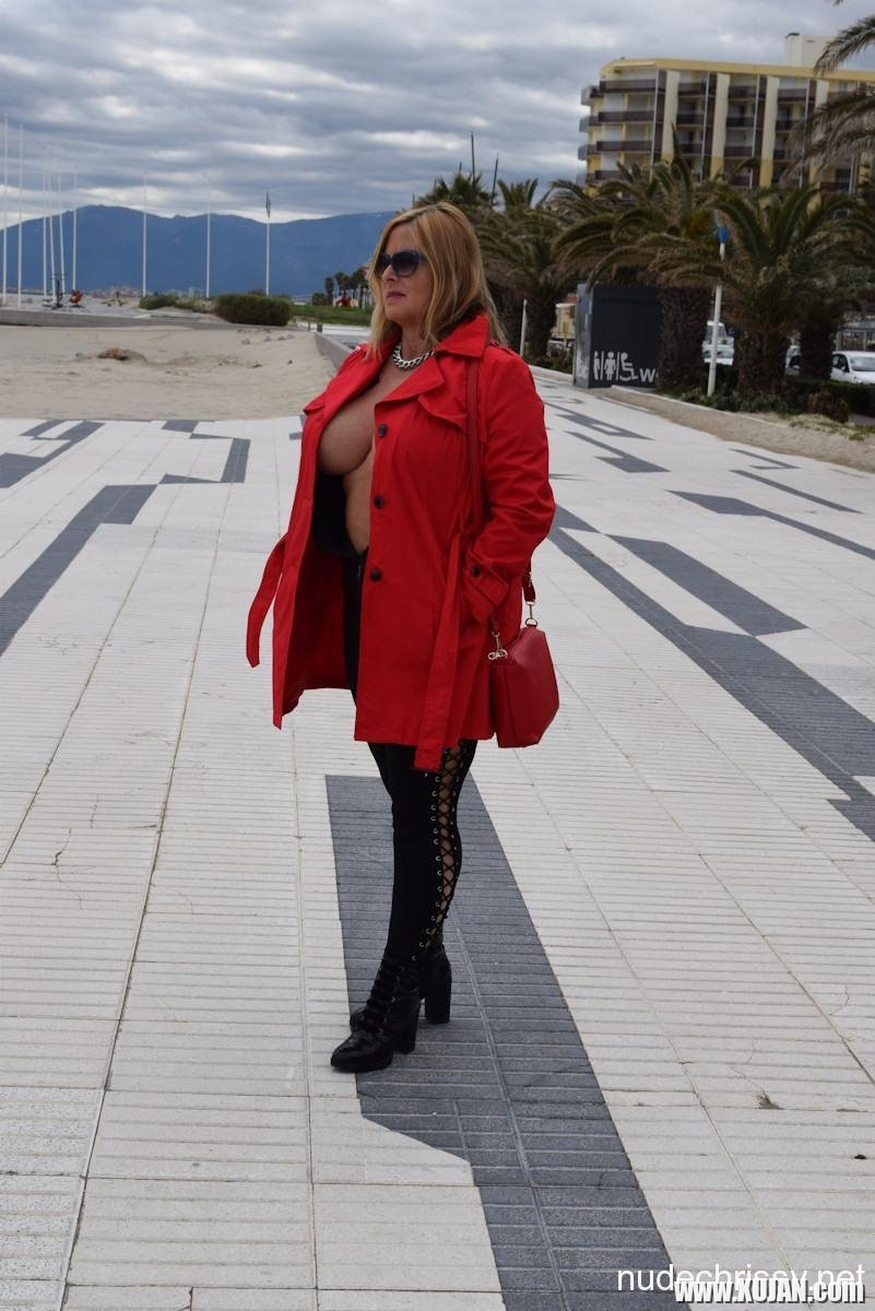 Nude babe Chrissy goes for a topless walk in France - Photo #975149