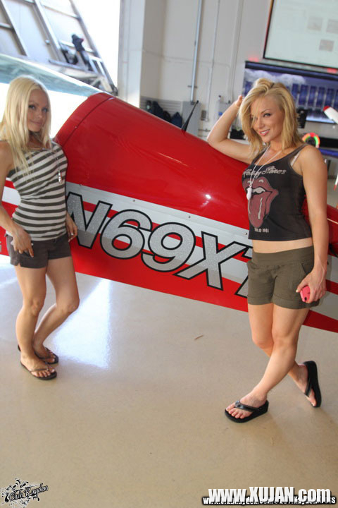 Kayden Kross and Jesse Jane behind the scenes - Photo #982964