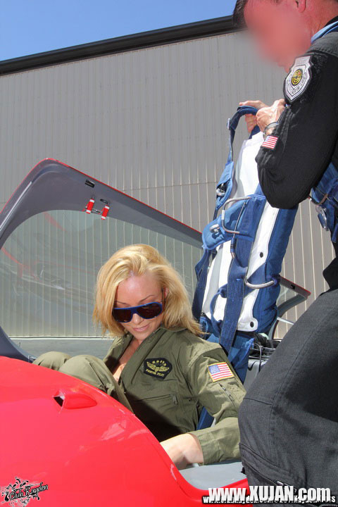 Kayden Kross and Jesse Jane behind the scenes - Photo #982974