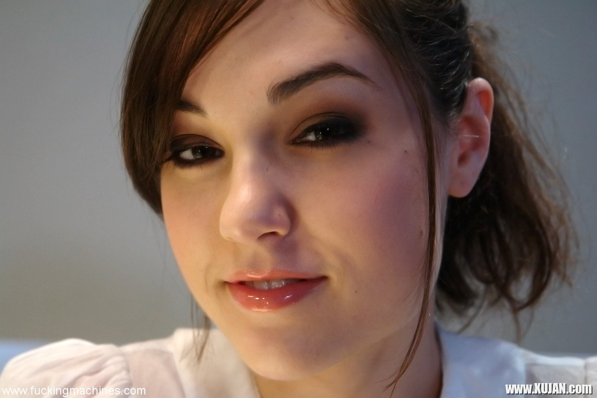 Slutty Sasha Grey tries various fucking machines - Photo #986894