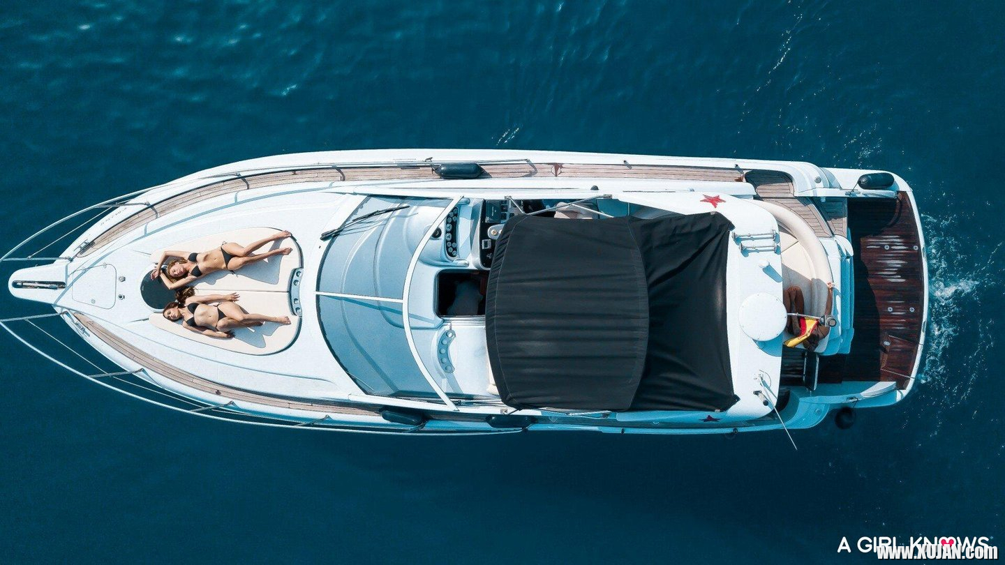 Isizzu Marylin Crystal and Ginebra Bellucci making love on the yacht - Photo #987447