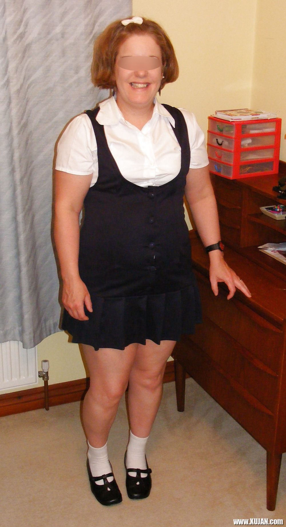 Slutty secretary in big white knickers - Photo #1273099
