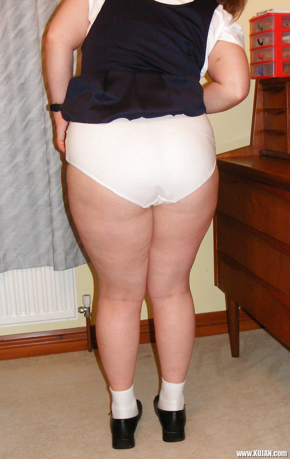 Slutty secretary in big white knickers - Photo #1273101