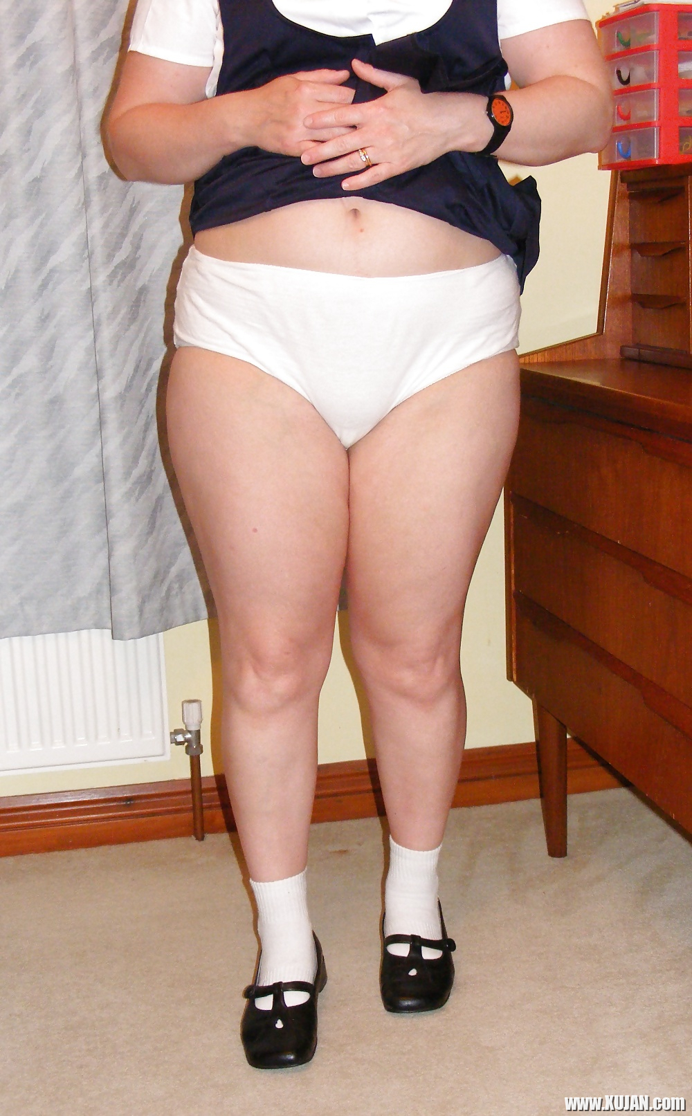Slutty secretary in big white knickers - Photo #1273102