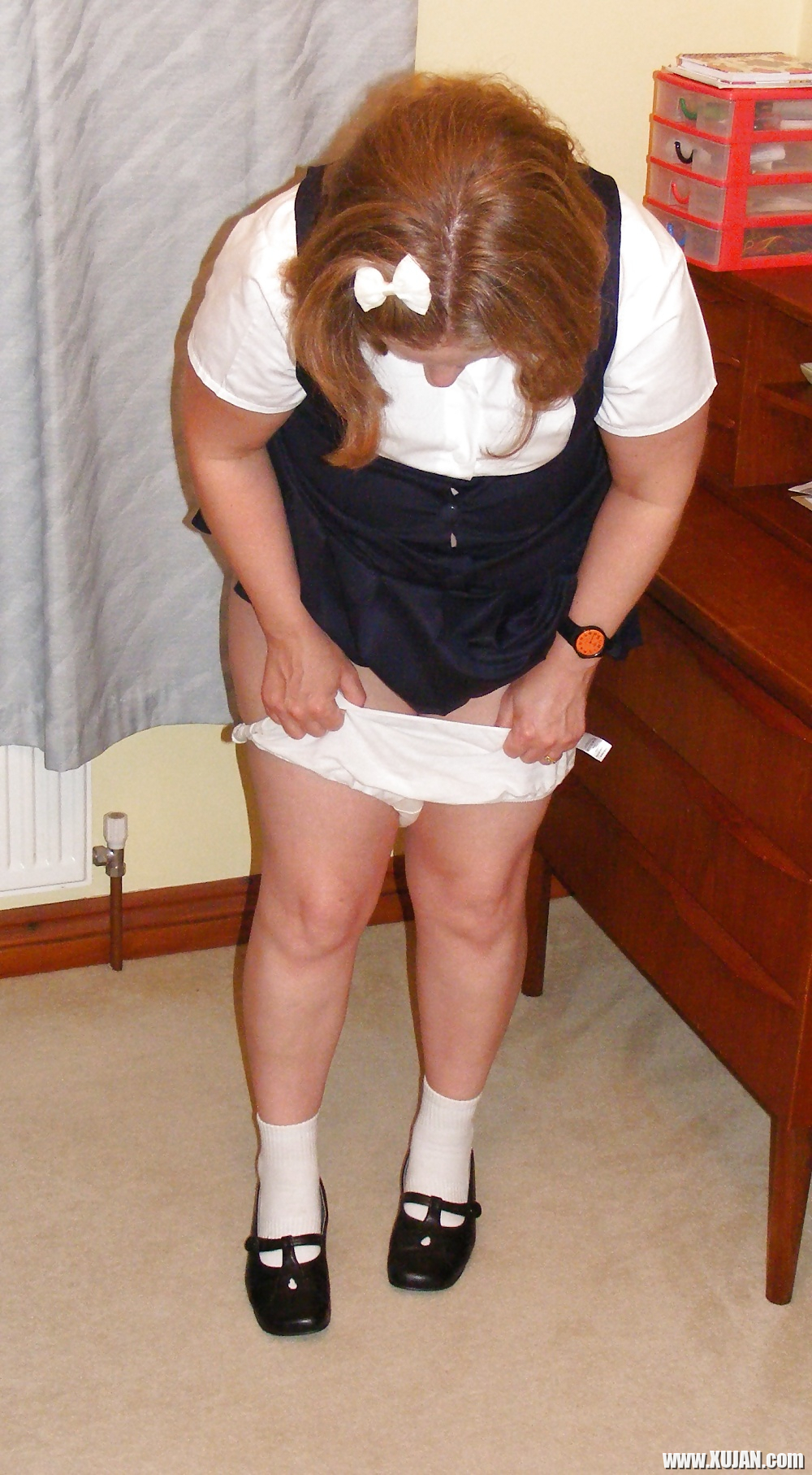 Slutty secretary in big white knickers - Photo #1273104