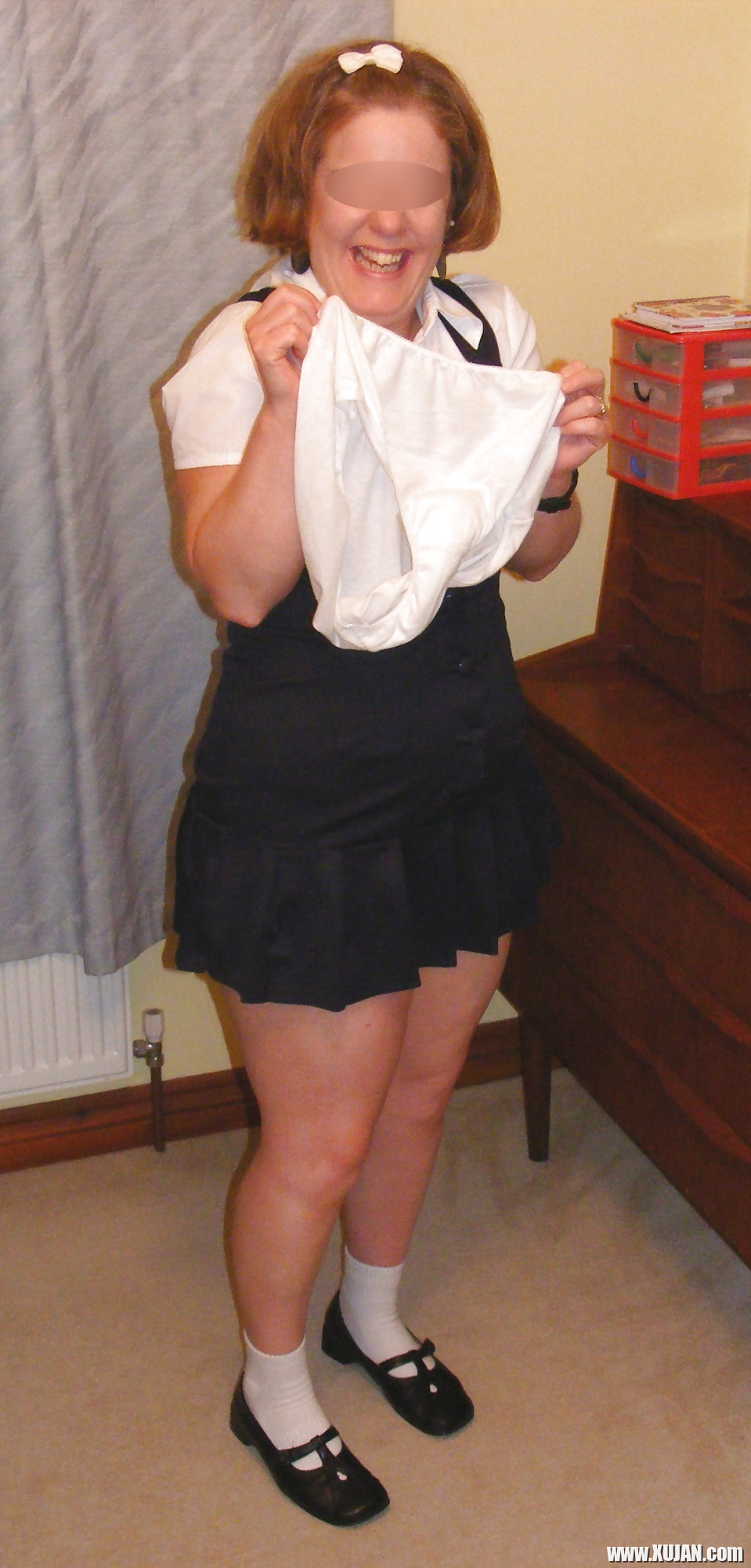 Slutty secretary in big white knickers - Photo #1273110
