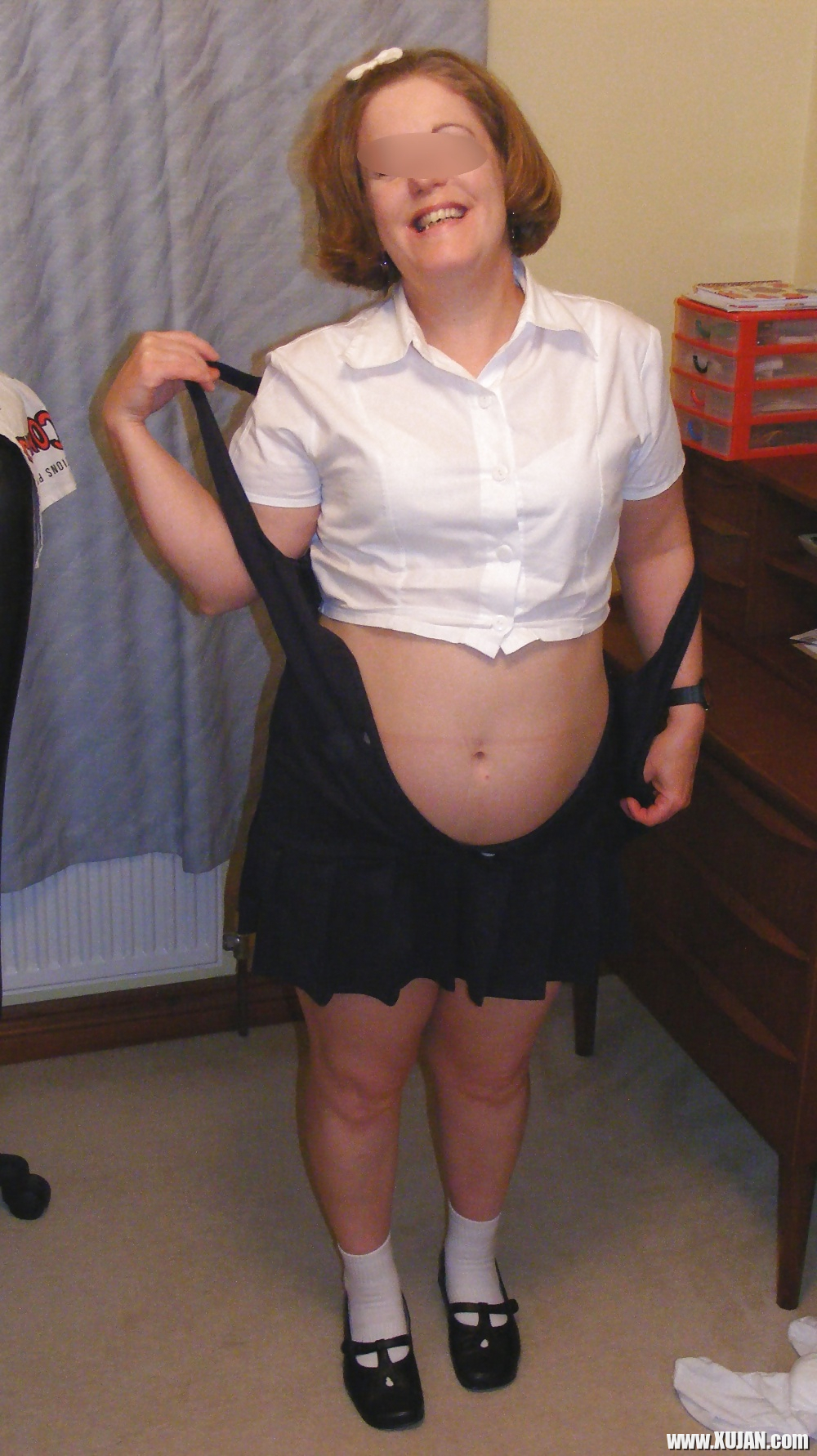 Slutty secretary in big white knickers - Photo #1273122