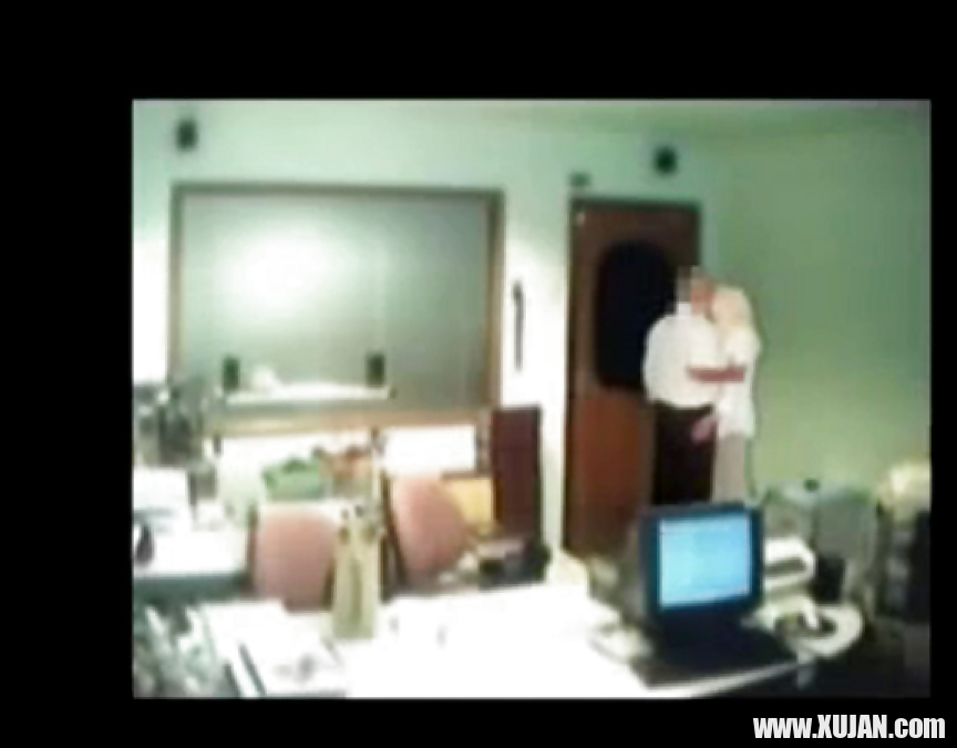 Veiled Arab secretary blowing white manager - Photo #1273146