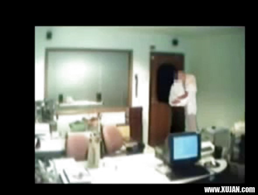 Veiled Arab secretary blowing white manager - Photo #1273148