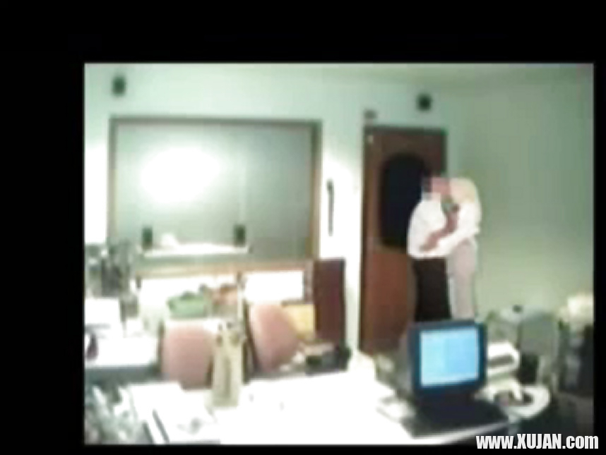Veiled Arab secretary blowing white manager - Photo #1273149